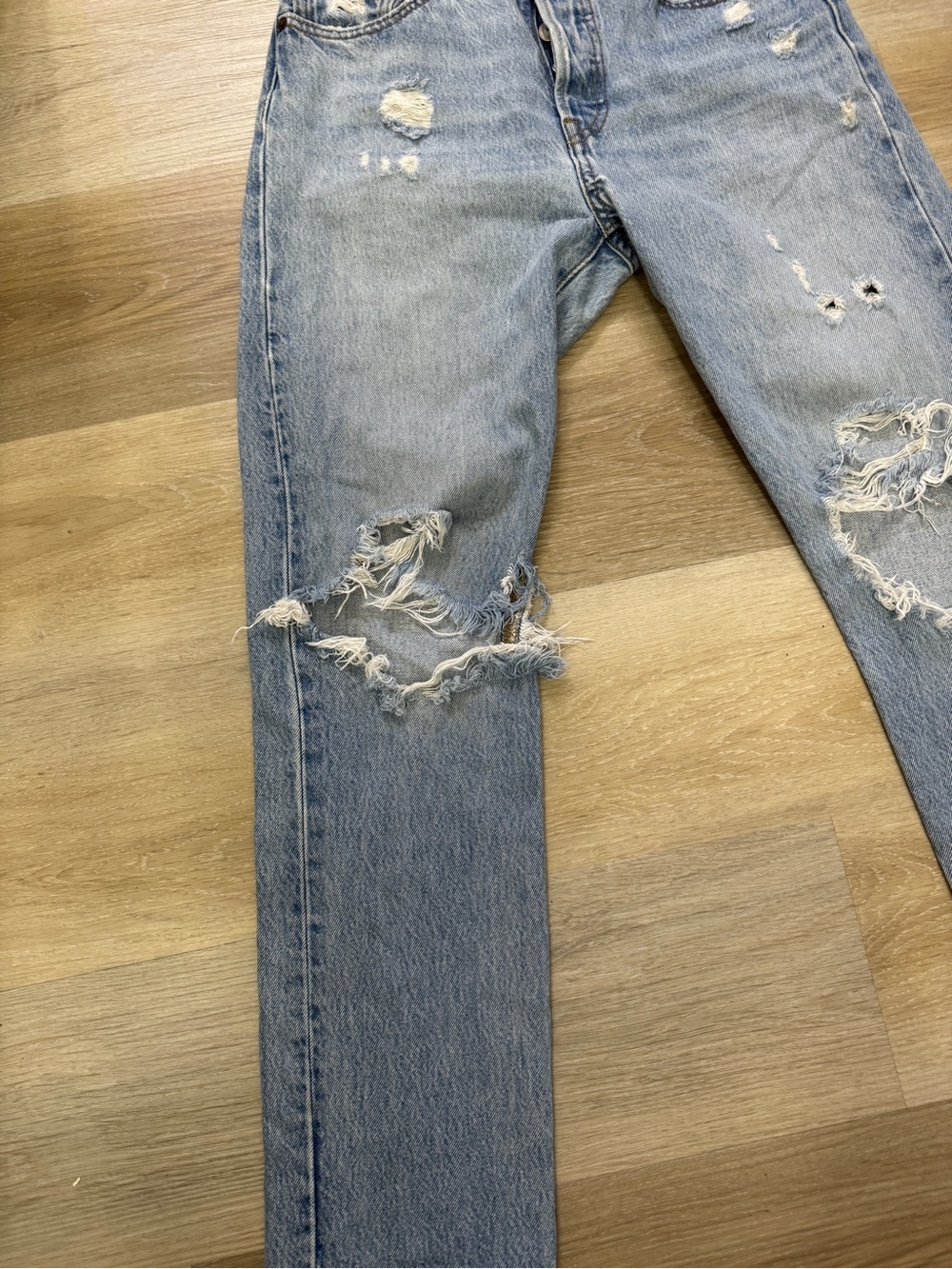 Levi’s 501 Ripped Light Wash Straight Jeans W27 L30 - Picture 3 of 9